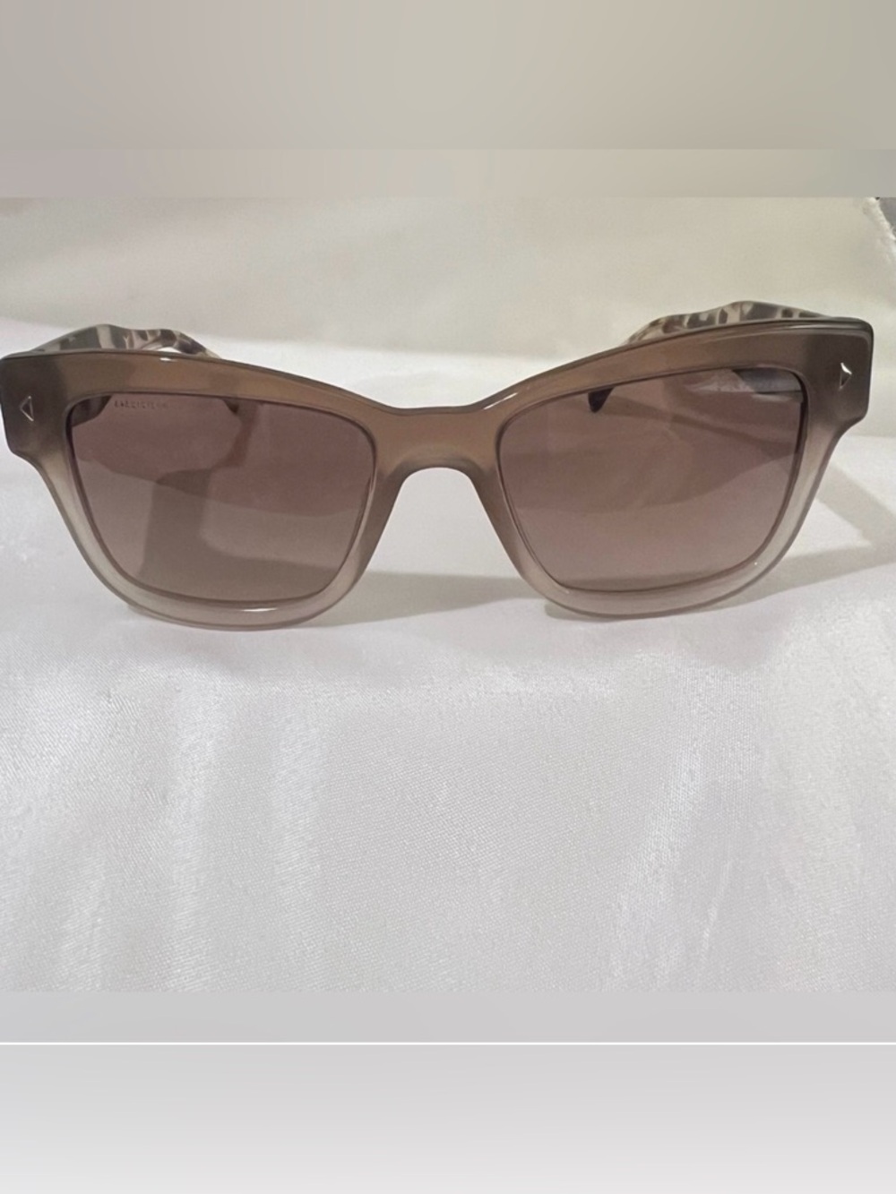 ⚜️Prada Brown Gradient Sunglasses SPR 29R